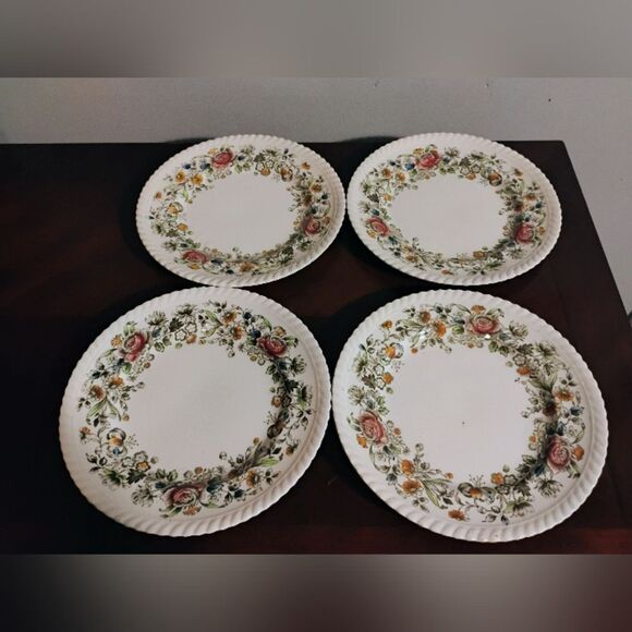 White and Red Floral Plate  Set - Picture 1 of 7